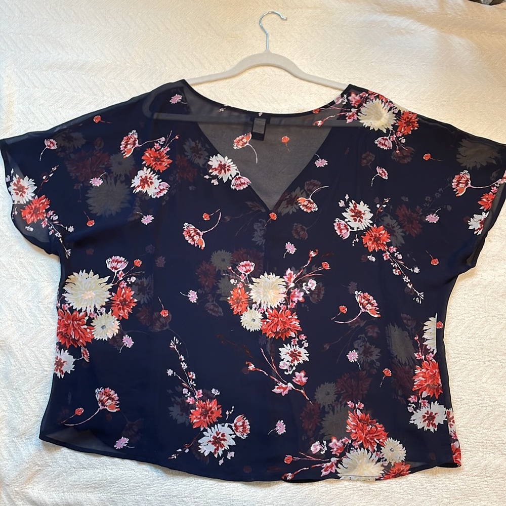 Torrid Floral Chiffon Blouse Sheer Layer Top Size 2 Navy/Red Button SS V Neck